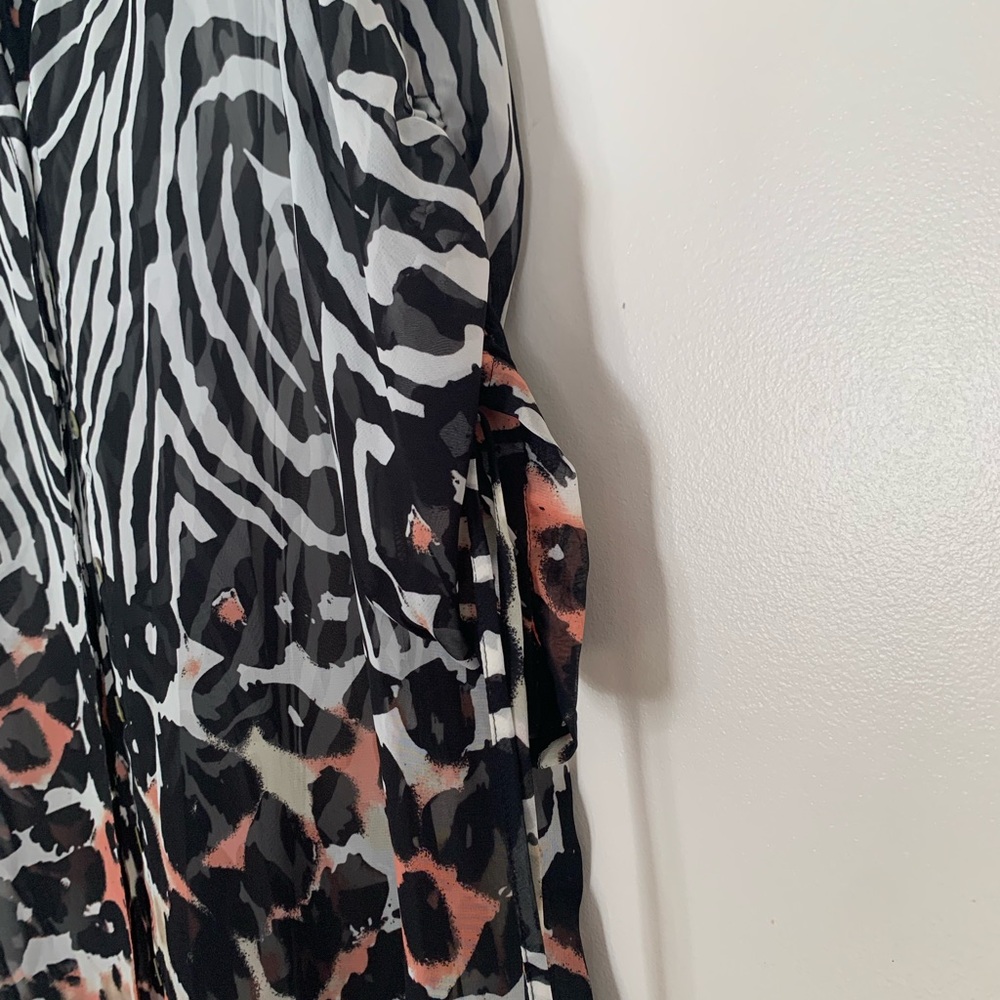 Multiples Monochrome Zebra Pattern Top Large - Picture 5 of 7
